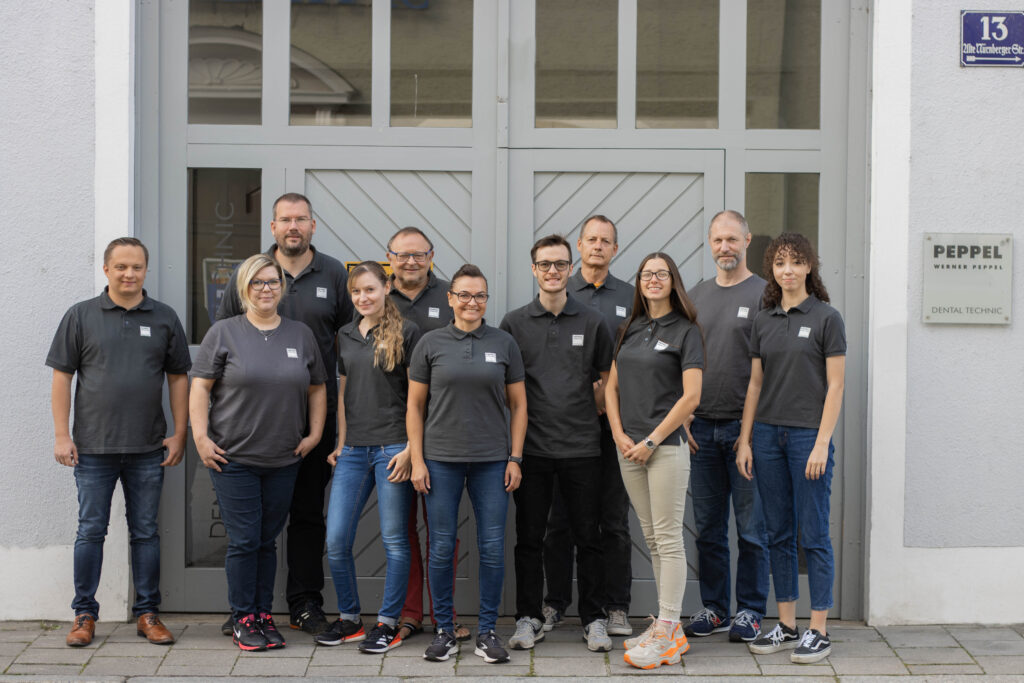 Das Team von Peppel Dental Technic im Labor Regensburg